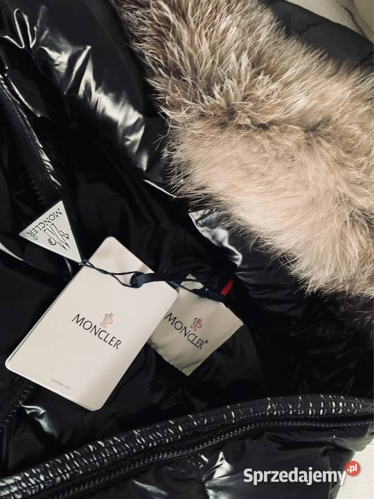 Długi płaszcz puchowy Moncler pomorskie Gdynia