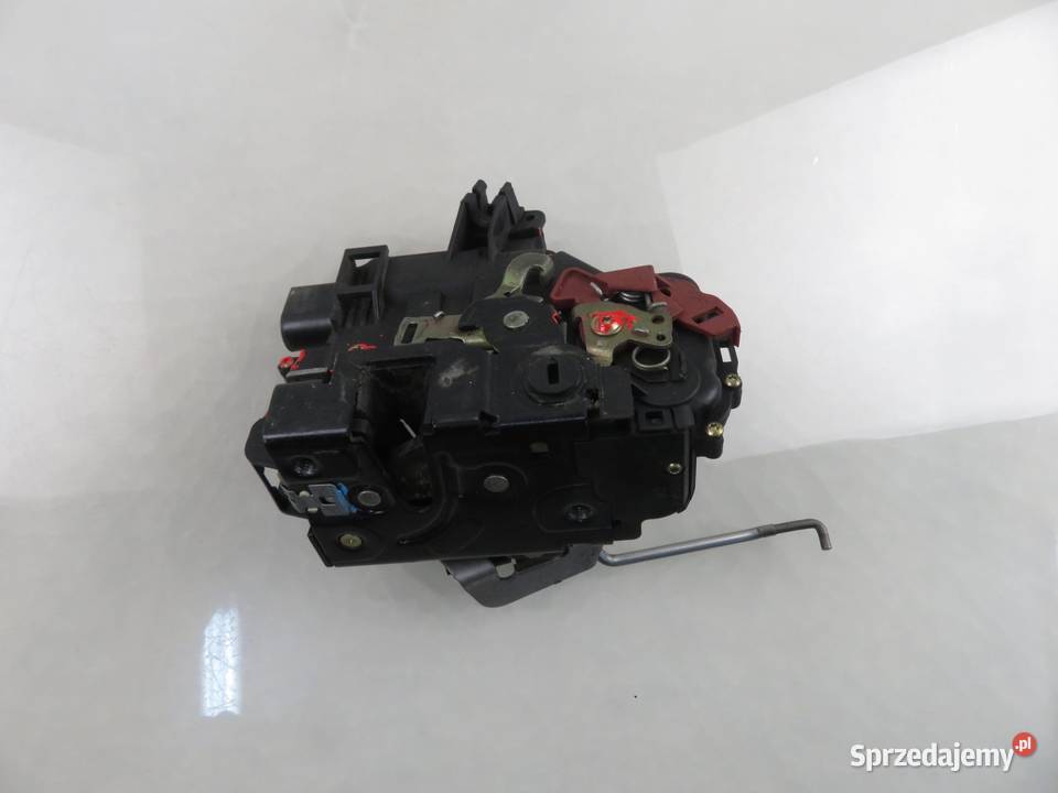 ZAMEK PRAWY TYLNY AUDI A4 B6 8E0839016C