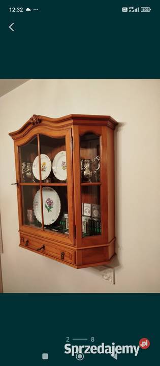 Witryna z szufladą ORZECH zamykana na dwa zamki warmińsko-mazurskie Węgorzewo sprzedam