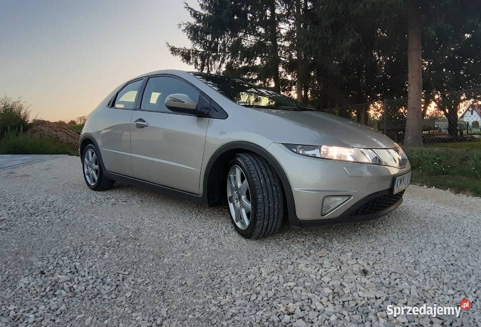 Honda Civic 18 iVTEC Executive panorama kurtyny powietrzne Niedomice