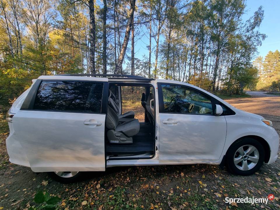Toyota Sienna 35 LE V6 FWD