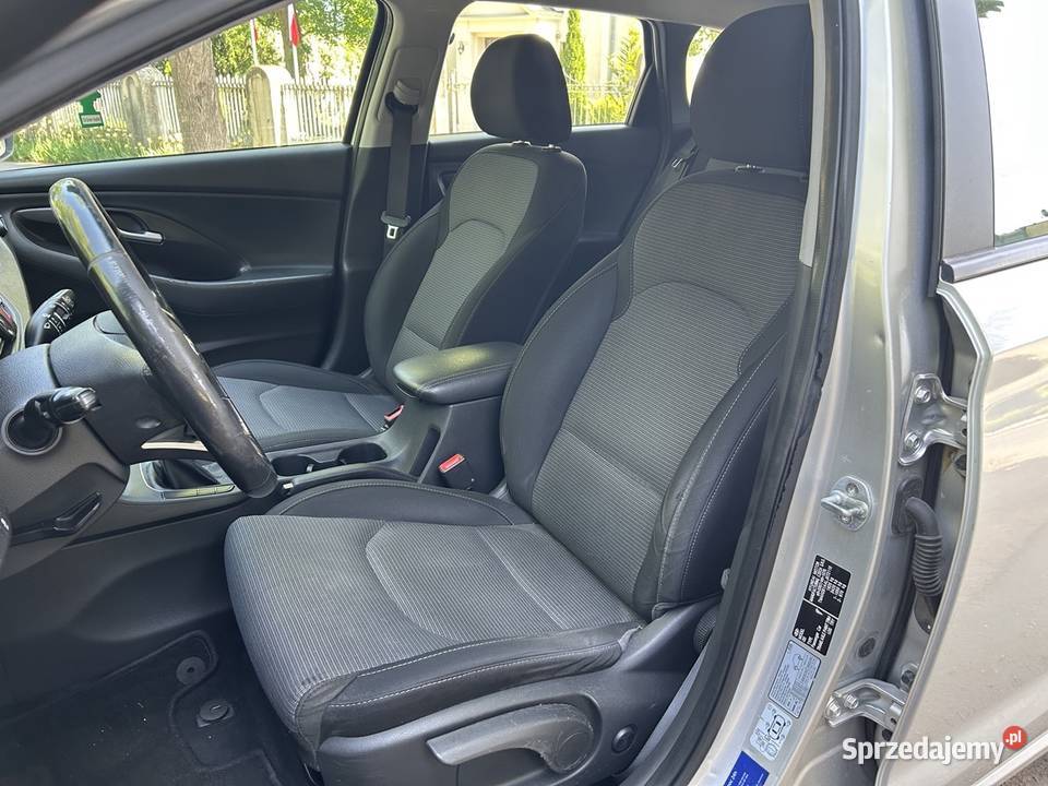 HYUNDAI I30 16d ZAMIANA na osobowe dostawcze sprzedam