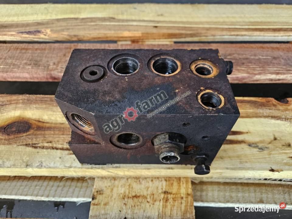 Blok hydrauliczny FWD Massey Ferguson 8660 8730 Skrzynia biegów Byków