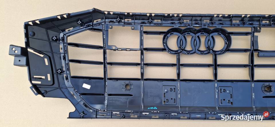 AUDI Q8 4M8 GRILL ATRAPA CHŁODNICY EMBLEMAT NOWY Bieleń