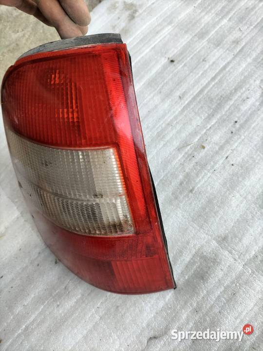 Opel Vectra B kombi LAMPA TYŁ TYLNA PRAWA Kamień-Kolonia