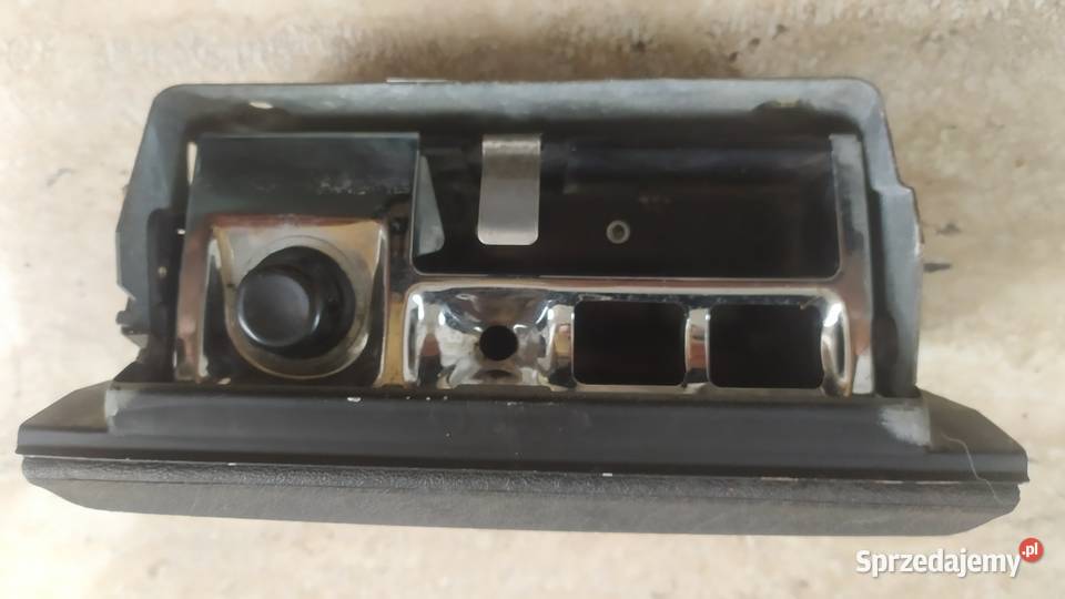 Mercedes W123 Popielniczka przednia bez rdzy Łagiewniki