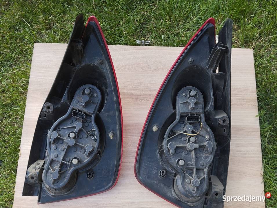 Lampa tylna lewa prawa Nissan Primera P12 lift łódzkie Łódź