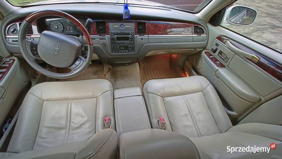 Lincoln Town Car 2011 Dobre