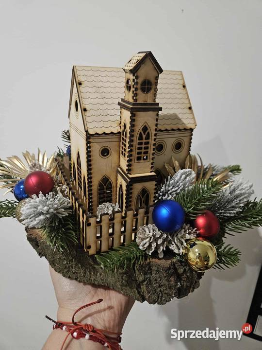 Stroik świąteczny z kościółkiem