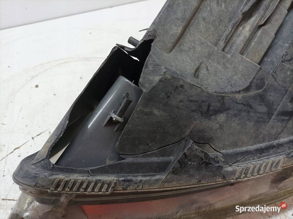 LAMPA PRZÓD PRAWA EUROPA USZKODZONA H7 Audi A6