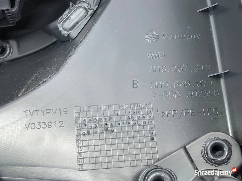 BOCZEK DRZWI PRAWY TYŁ VW GOLF VIII Kombi sprzedam