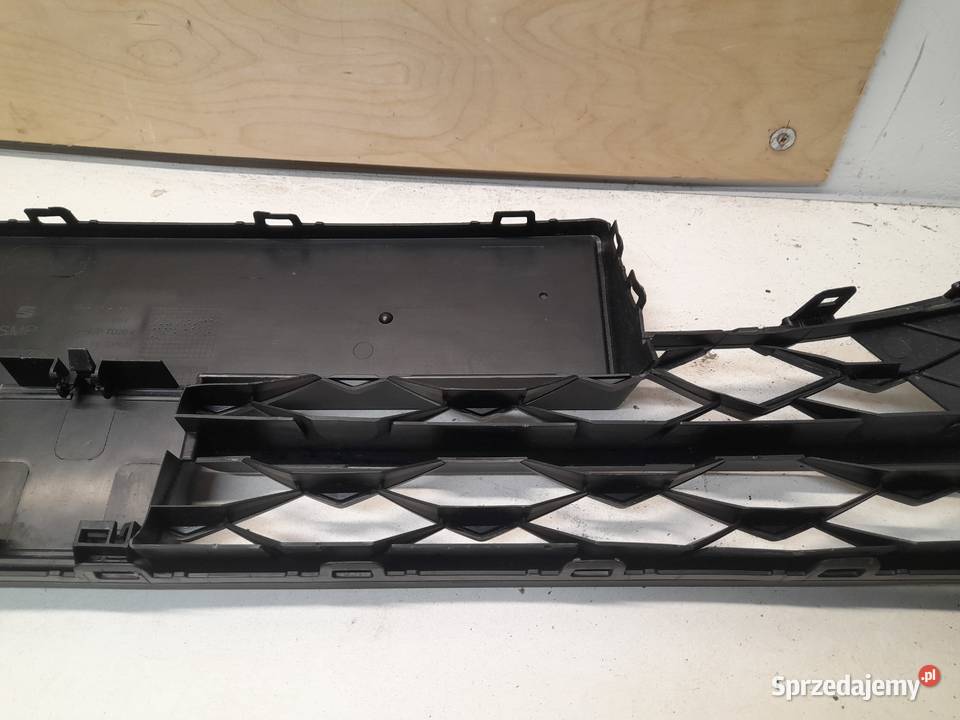 SEAT LEON IV 4 KRATKA ŚRODKOWA ATRAPA GRILL Goleniów