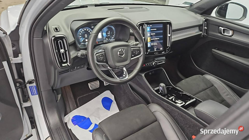 Volvo XC 40 T5 PlugIn Hybrid RDesign aut Z Rok produkcji 2021 Warszawa