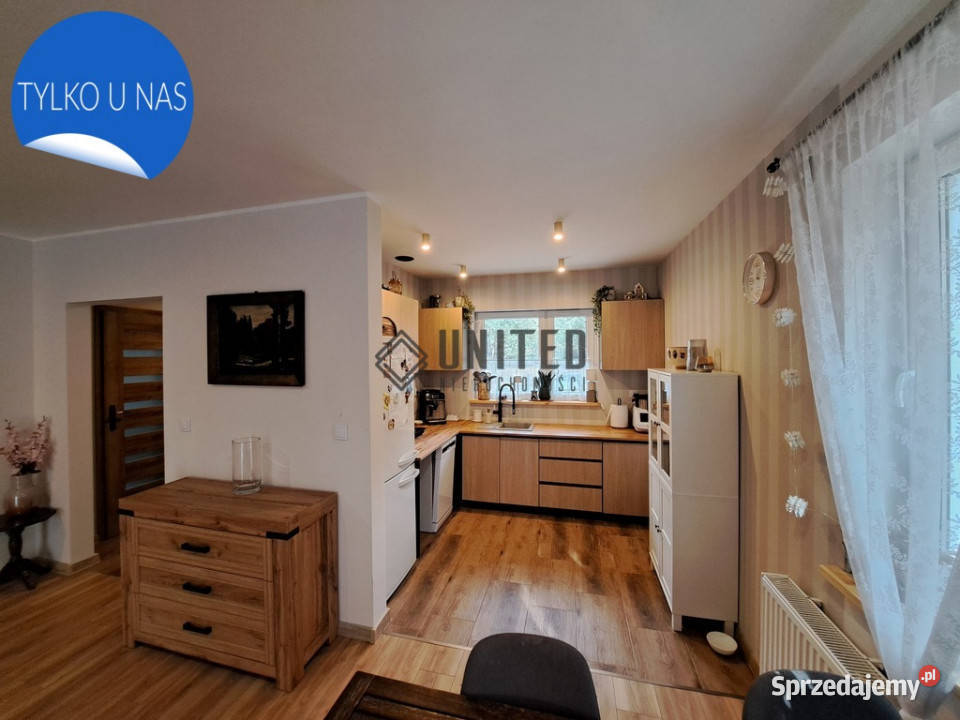 Dom wolnostojący z ogrodem w Jaźwinachlas asfalt Jaźwiny