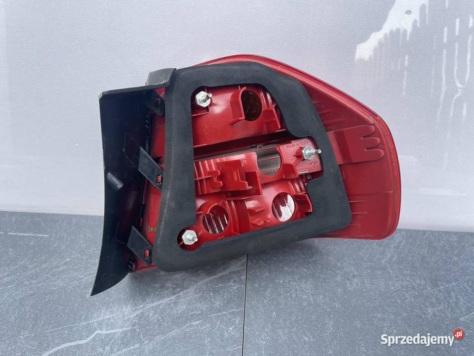 BMW E90 LEWA LAMPA TYŁ SEDAN