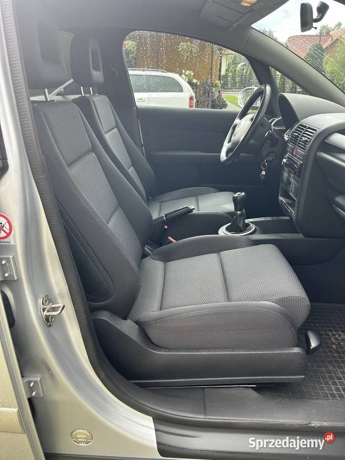 Piękne Audi a2 14 mpi 2005r klima alufelgi 1400cm3 świętokrzyskie