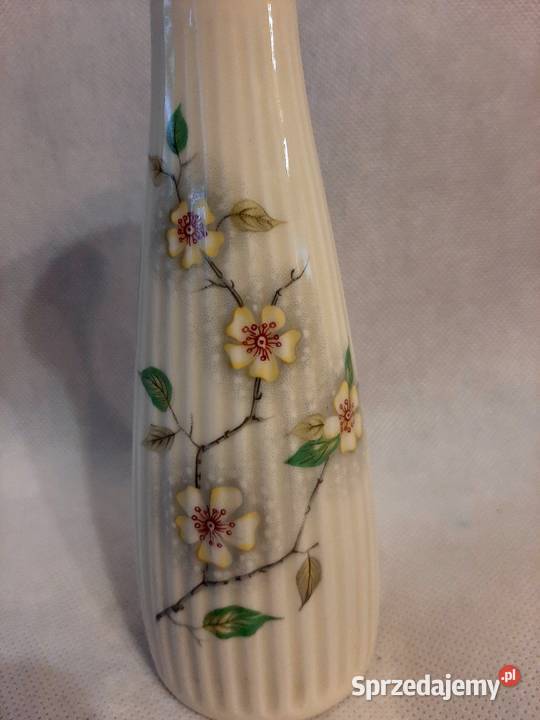 Piękny porcelanowy wazon w kwiatysygnowany Inowrocław
