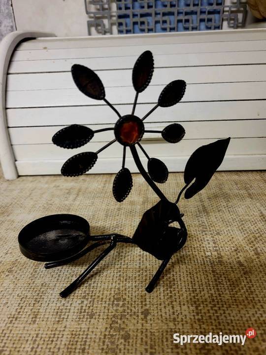 Świecznik Unikatowy metalowy w kształcie kwiatu Kąśna Górna sprzedam