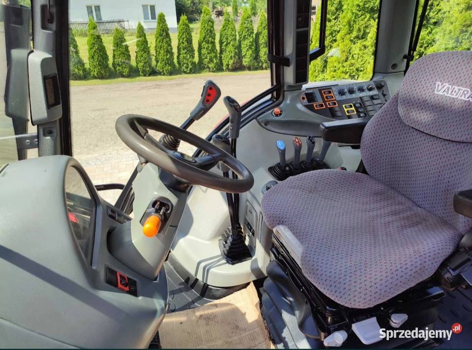 Valtra N101 z tuzem i ładowaczem Grabów Szlachecki