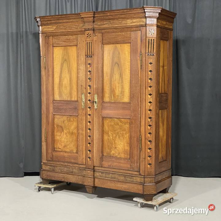 Antyczna szafa dwudrzwiowa z intarsjami I poł Meble Budno