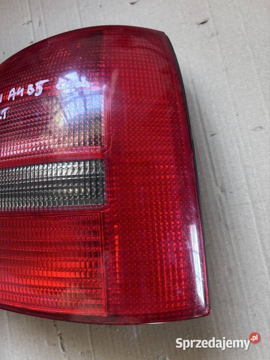 Lampa prawy tył Audi a4 b5 kombi 8d9945096 Grudziądz