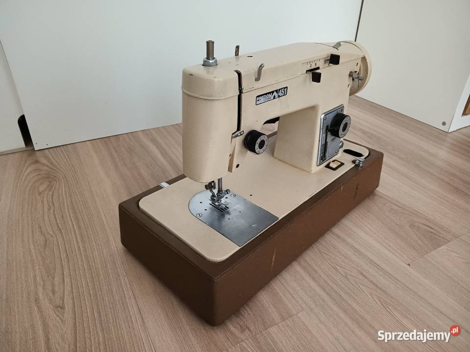 Maszyna do szycia Predom Łucznik 451 PRL małopolskie