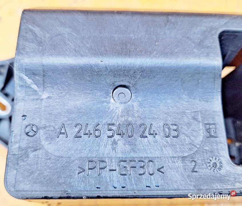 MERCEDES B W246 CLA W117 OBUDOWA ALUMULATORA Radom