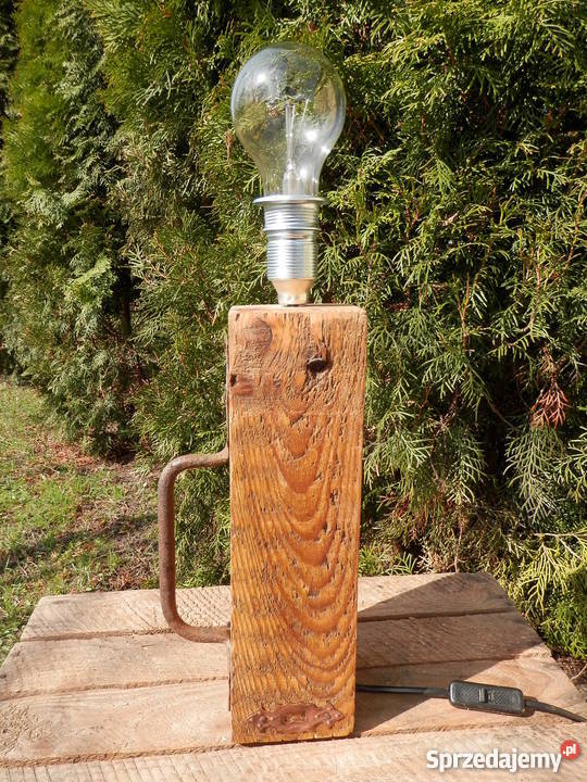 Lampa ręcznie wykonana ze starej belki sosny Szczecinek