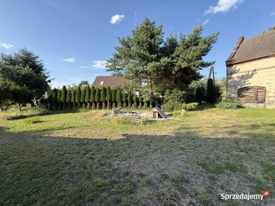 Mokry Dwór działka 225a z domem i budynkami gosp
