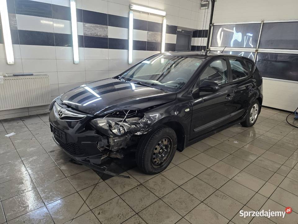 Hyundai i30 HB 14b uszkodzony 2011 elektryczne szyby mazowieckie Pionki