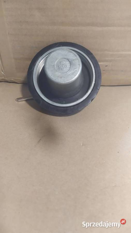 KOREK WLEWU PALIWA Z KLUCZYKAMI FIAT 126P