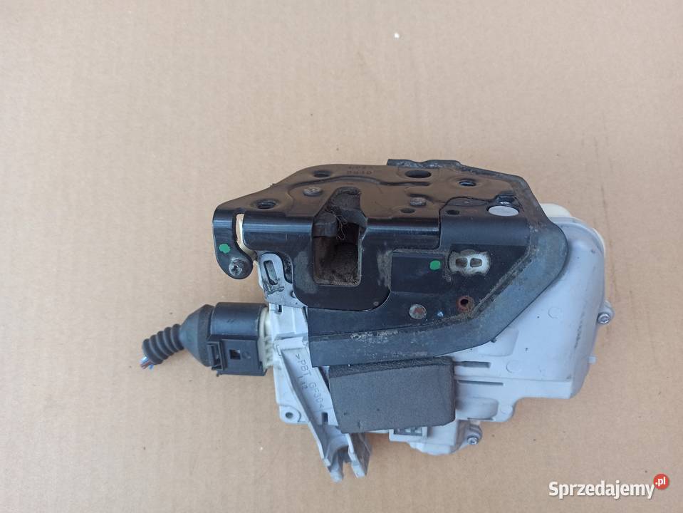 Zamek drzwi lewy przód 4F1837015E Audi A3 8P A6 Bolesławiec