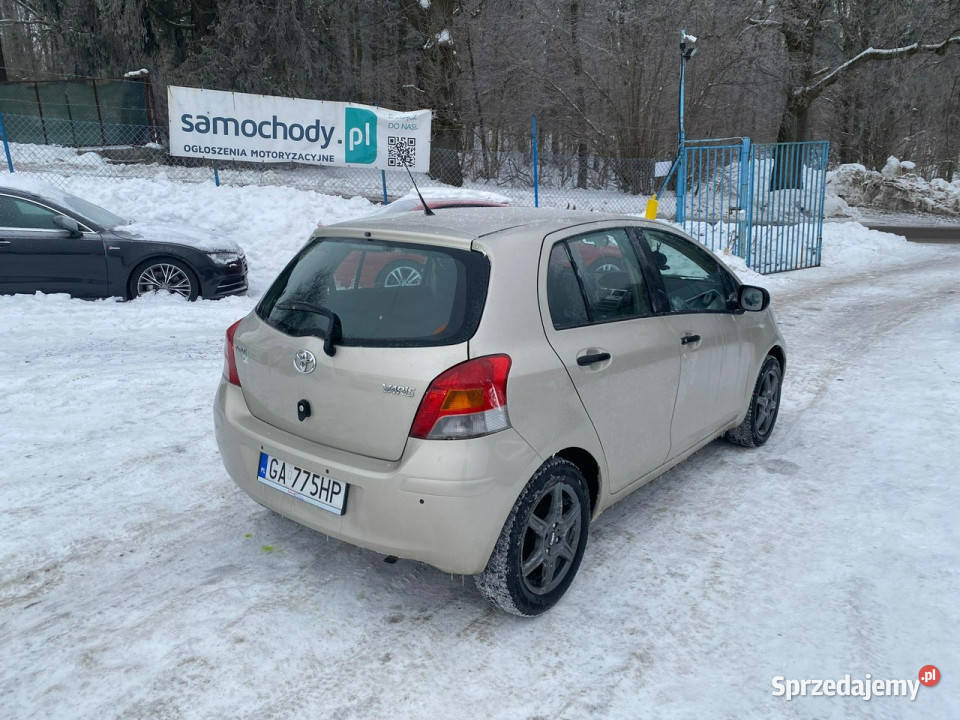 Toyota Yaris 10vvti 68 klima 90 bez w kładu stan isofix Gdańsk
