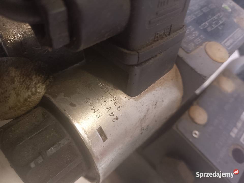ROZDZIELACZ 24V hydrauliczny z cewkami Układ hydrauliczny Turek