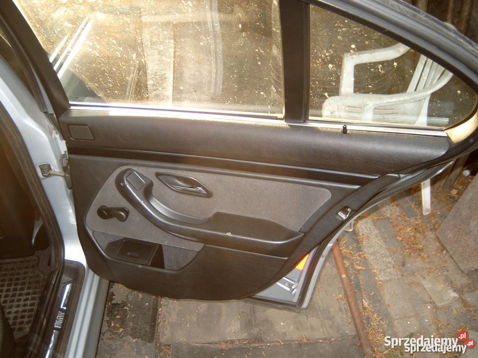 BOCZEK TAPICERKA DRZWI PRAWY TYŁ BMW E39 tapicerki samochodowe Rogów
