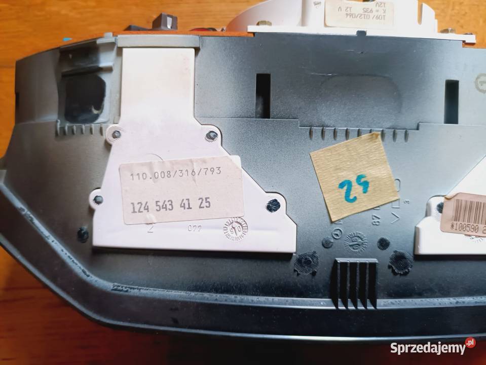 Licznik prędkościomierz zegary mercedes w124 osobowe wielkopolskie Poznań