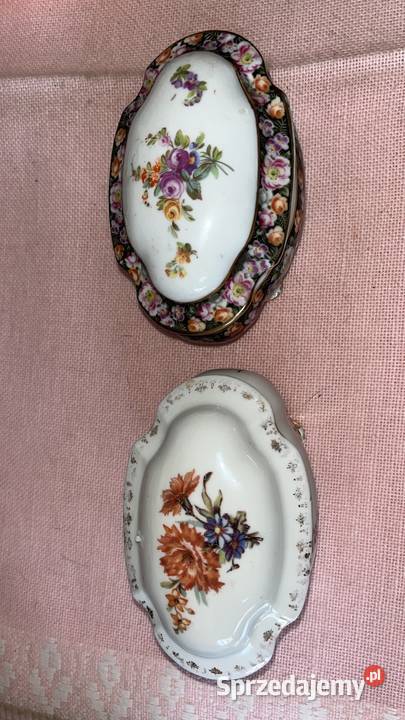 Puzderko z porcelany Sygnowane Z pięknym dekorem