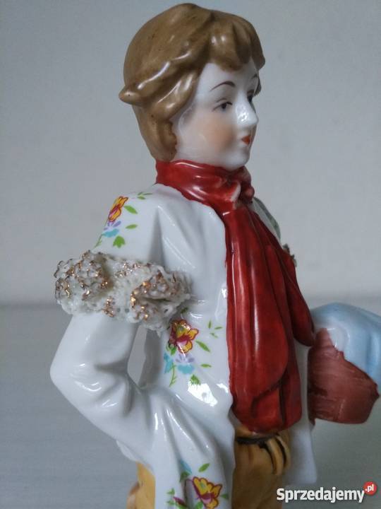 Figurka młodzieniec z koszem Ropa