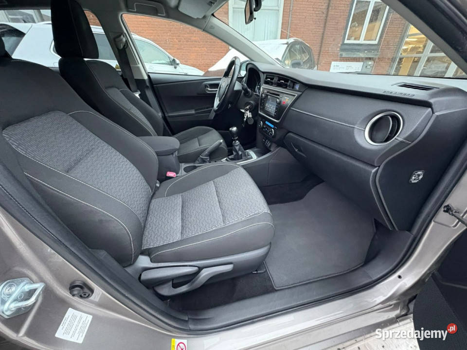 Toyota Auris II 2012 benzyna Sadlno