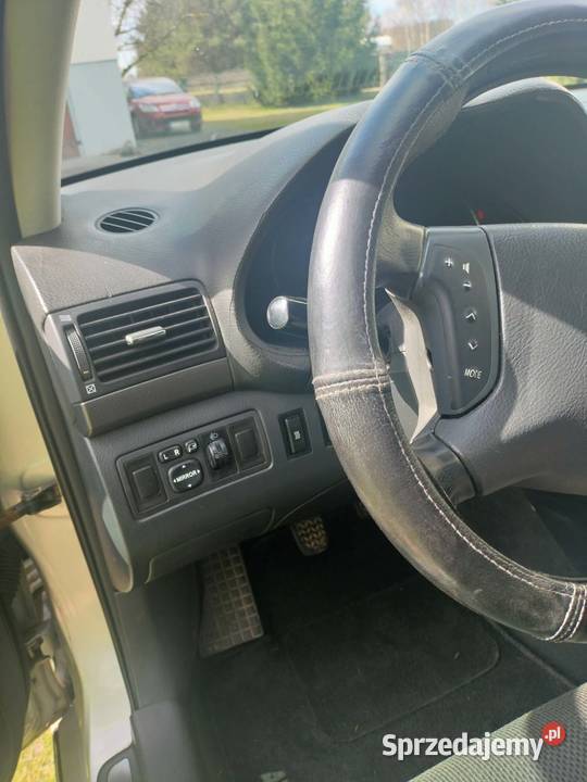 TOYOTA AVENSIS D4D 20 Rok produkcji 2004 Rzerzęczyce