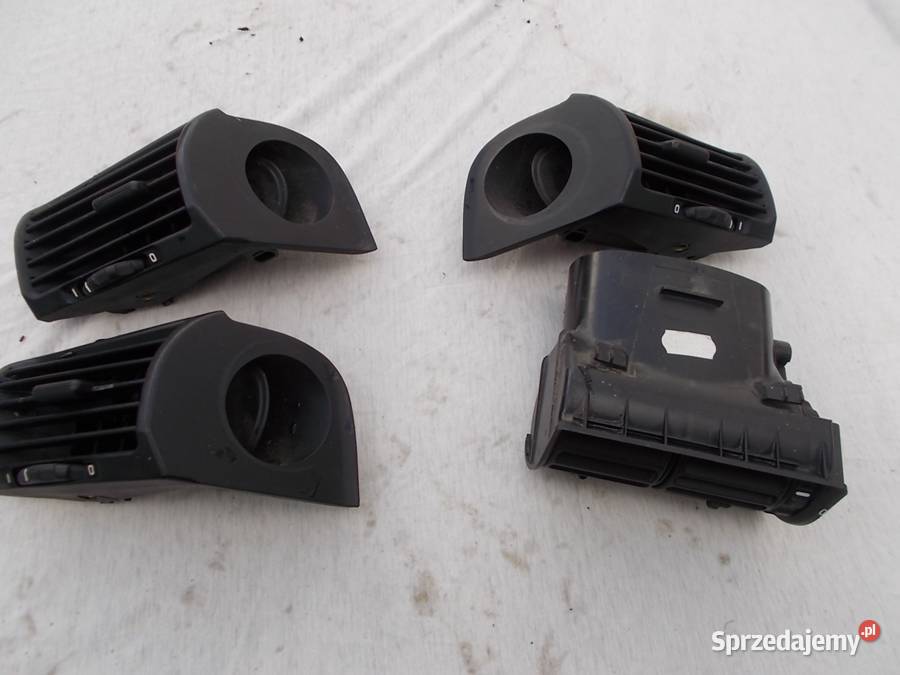 Kratka nawiewu BMW 5 E34 boczna osobowe Poniatowa sprzedam