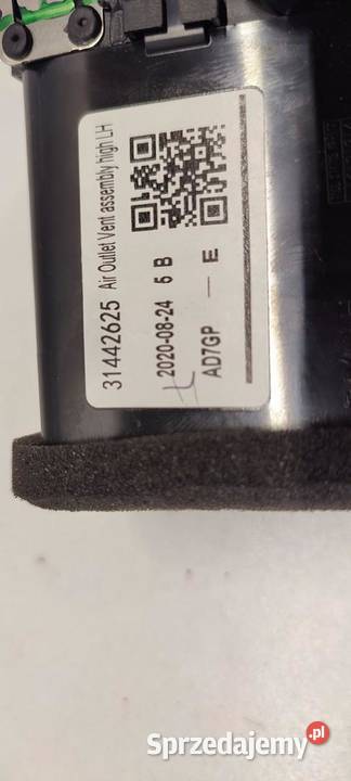 VOLVO XC40 KRATKA NAWIEWU DESKI LEWA 31442625