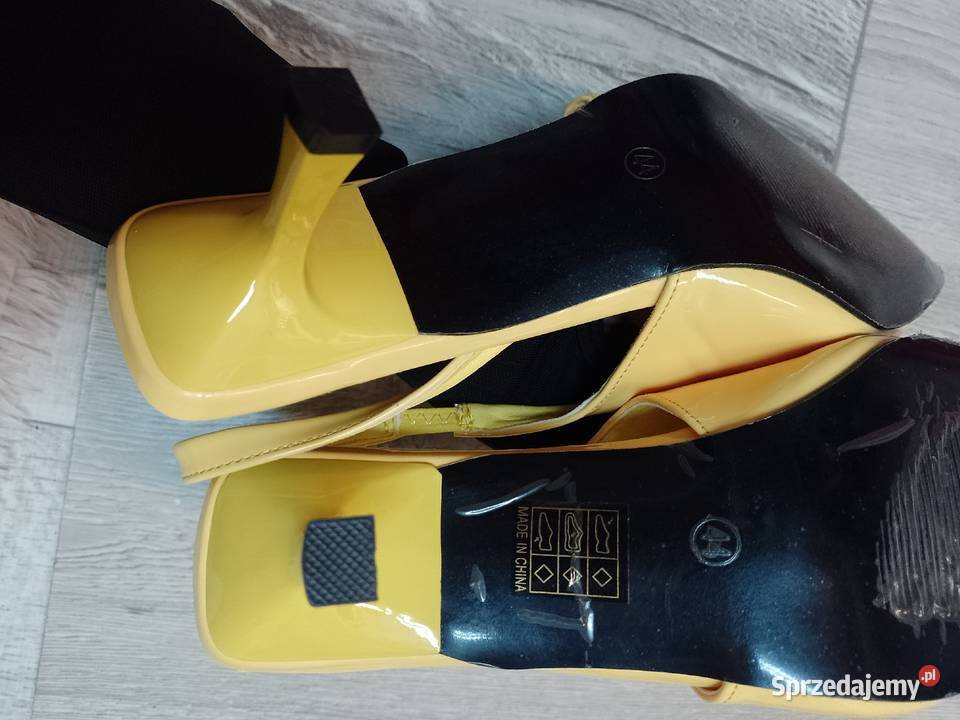 4243 Żółte czółenka wieczorowe z odkrytą piętą tkanina