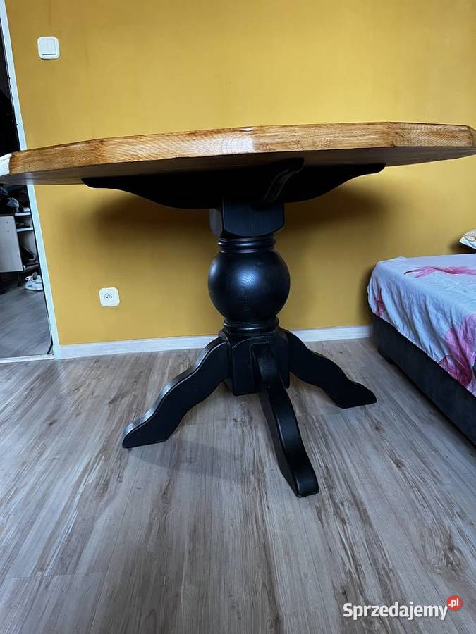 Stół dębowy z solidną czarną nogą Turek