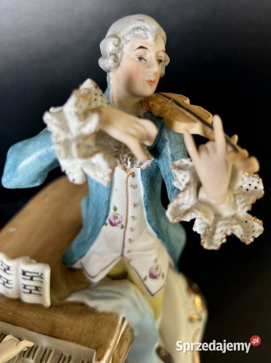 Porcelanowa figurka muzykujących dworzan biskwit Zbrosławice