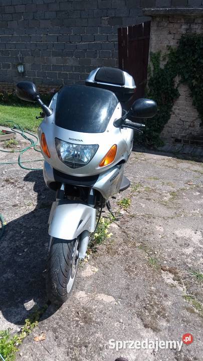 Honda NT 650 turystyk Rok produkcji 2002