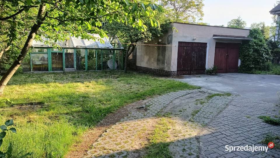 Sprzedam Dom z 2 Mieszkaniami i 2 Garażami Zielona Góra