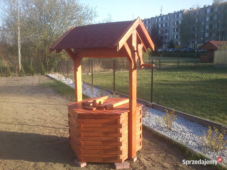 Altana drewniana studnia huśtawka plac zabaw Sandomierz
