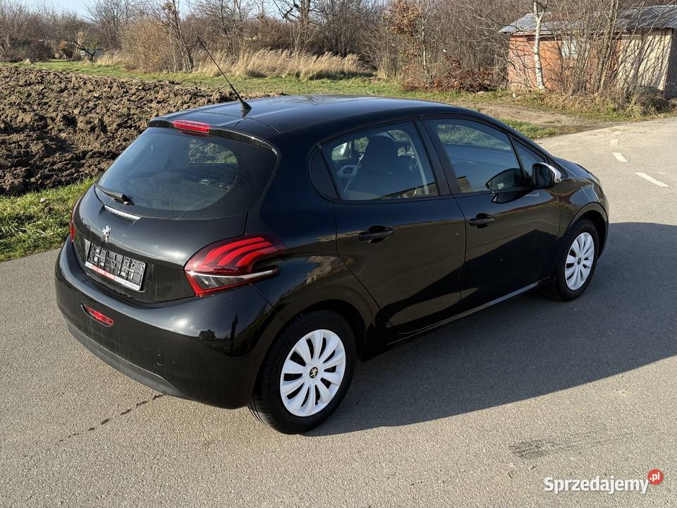 Peugeot 208 10 50 kW 2015 niski przebieg 35 000 Krosno sprzedam