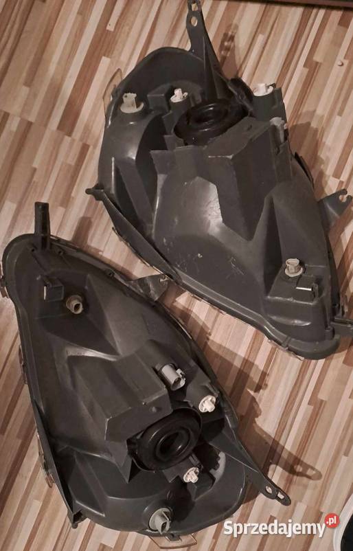 Toyota Yaris lampy przód Lampy przednie
